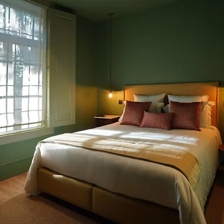 The Grove Country house