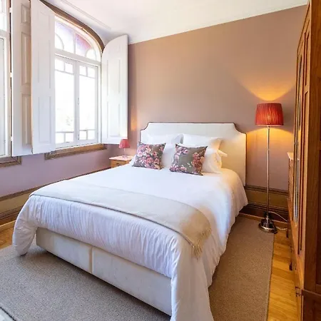 Country house The Grove Guimaraes