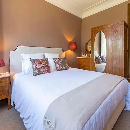 The Grove Country house